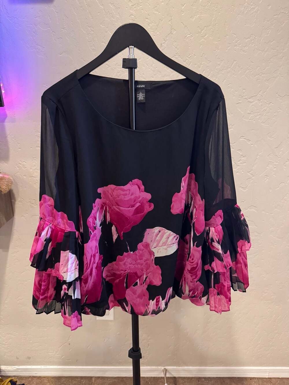 Alfani Women's Black and Pink Floral Print Ruffle Sleeve Blouse